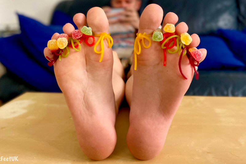 Decorating @BGNFeet’s toes with sweets