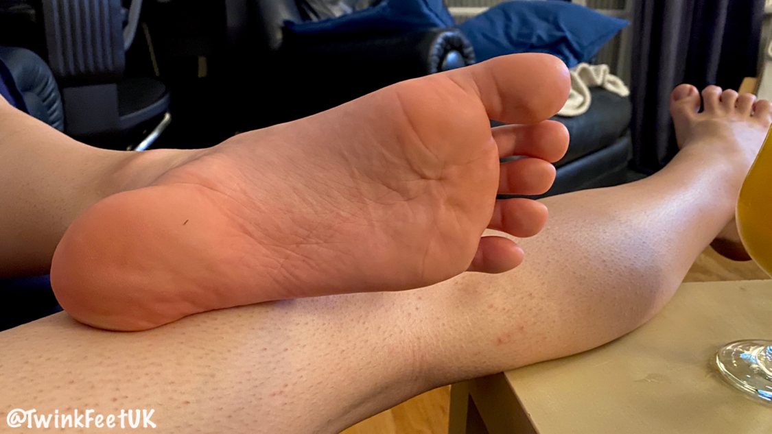 @BGNFeet soft feet on the sofa