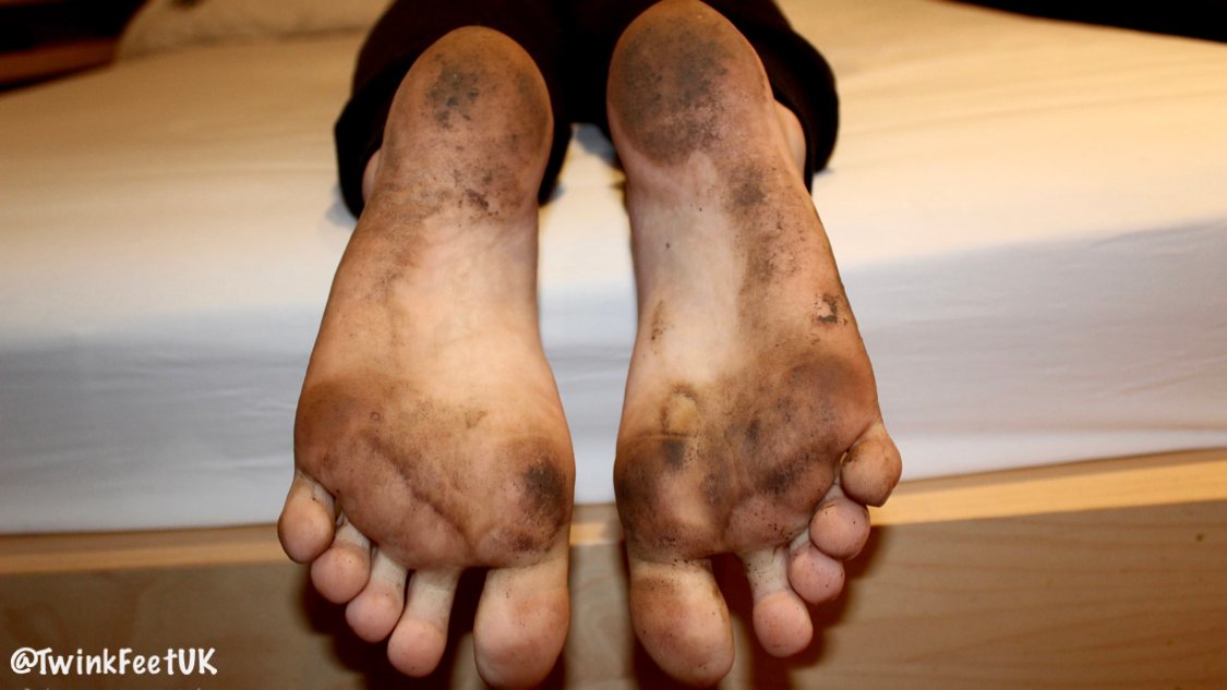 @DSwansonXXX’s muddy soles on my bed