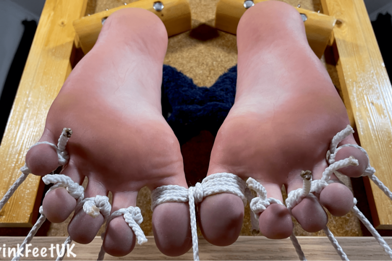 Photos of @sebsfeet2’s toes in tight bondage