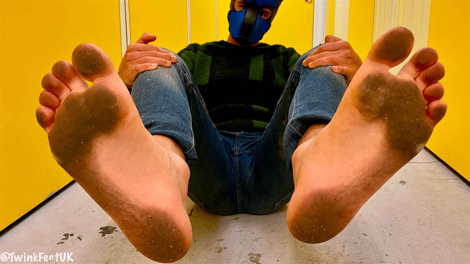 Photos of @namelessepup’s filthy paws