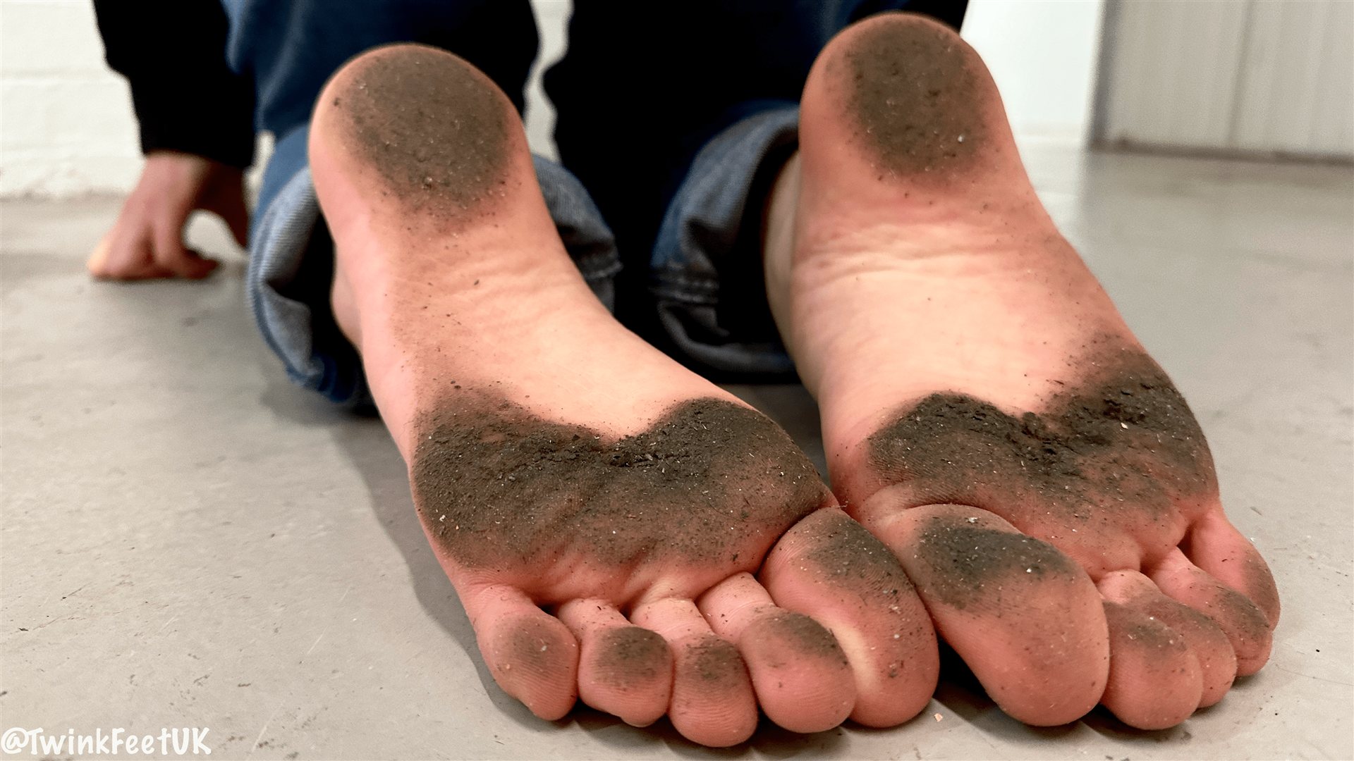 @awe_feet’s filthy soles after walking barefoot indoors