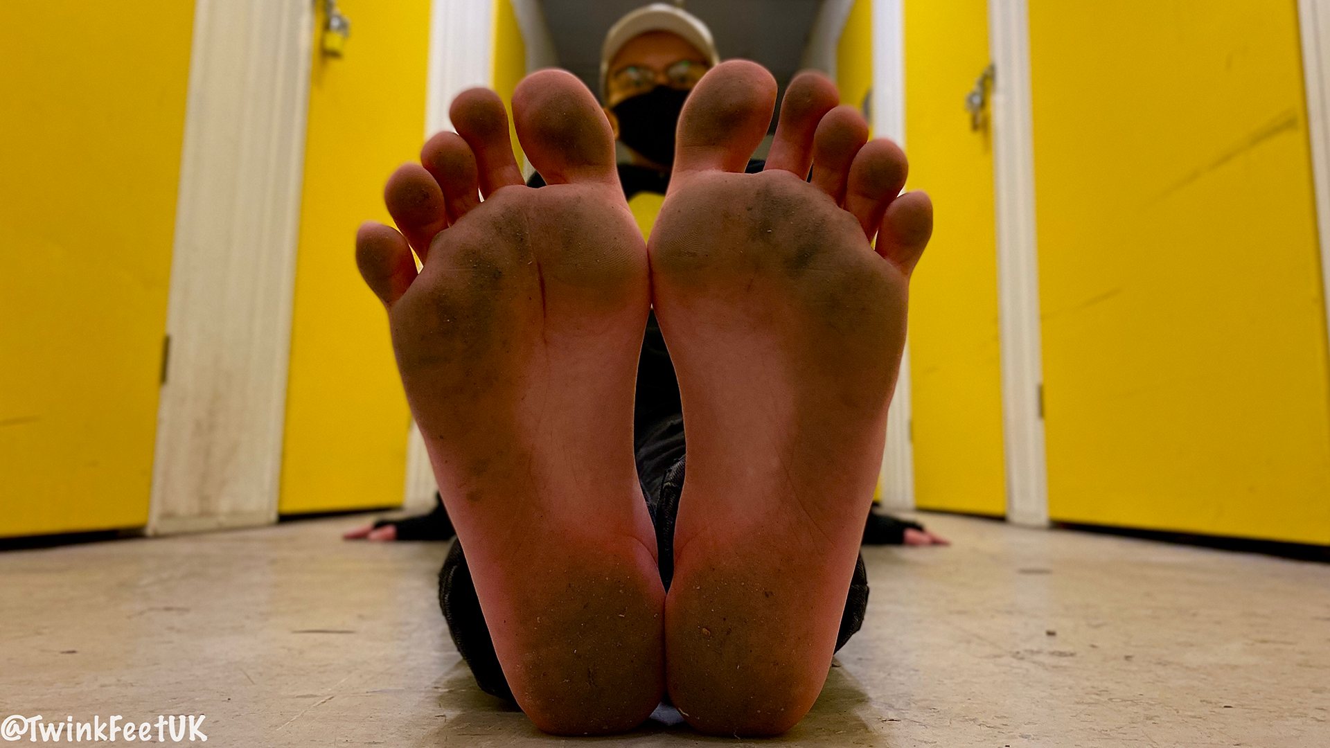 @BGNFeet’s filthy soles after barefooting