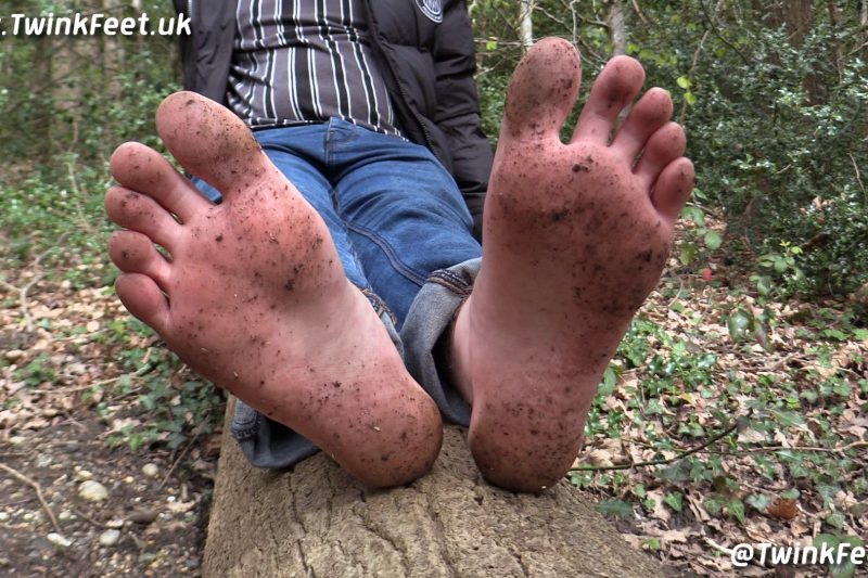 Barefoot forest adventure with @awe_feet
