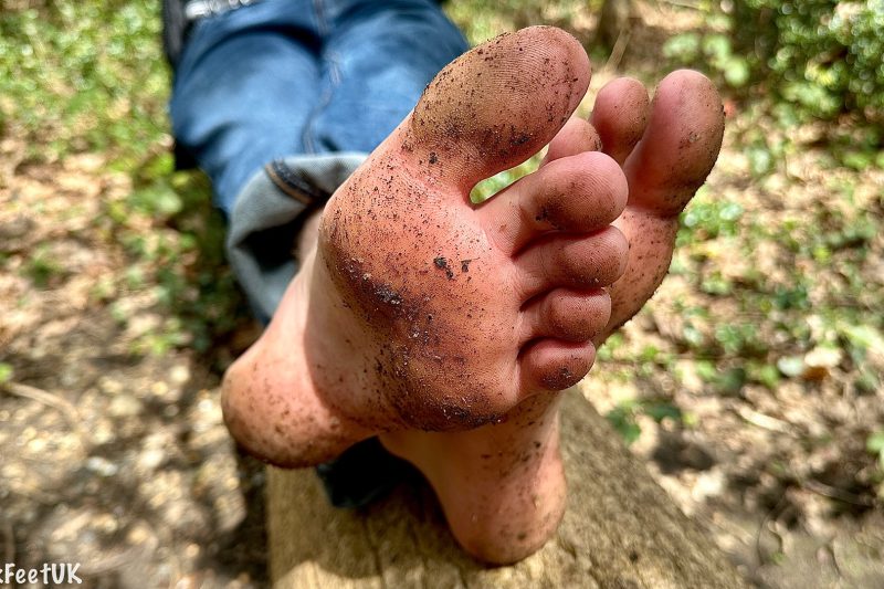 @awe_feet’s dirty soles after barefooting in the forest