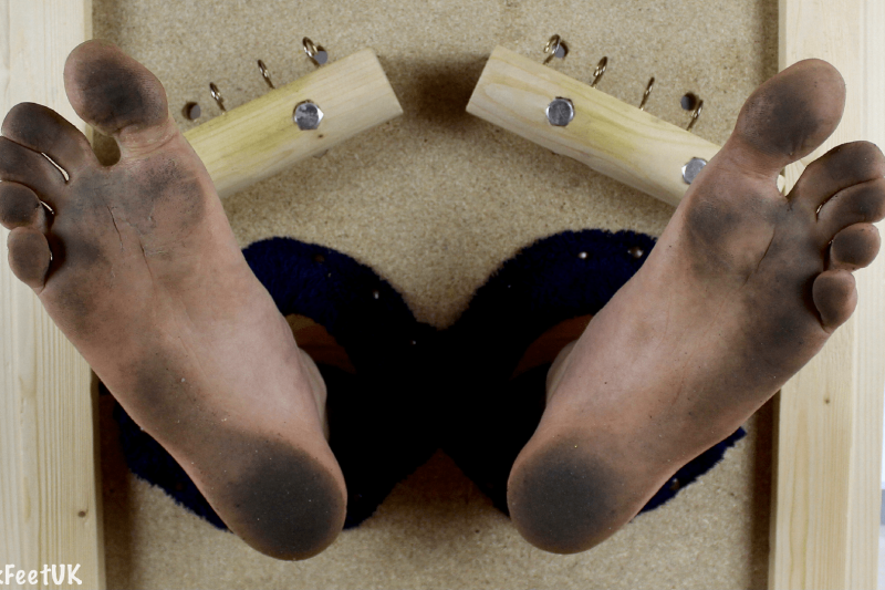Dirty soles of @OwlAfterDark in my stocks after barefooting indoors