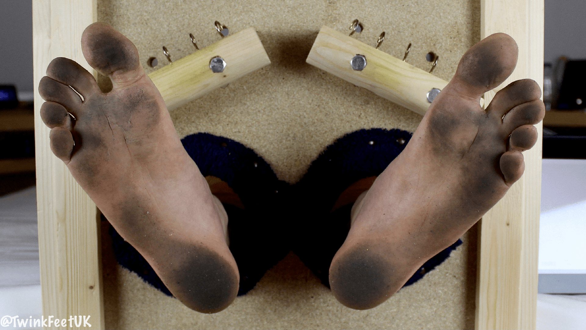 Dirty soles of @OwlAfterDark in my stocks after barefooting indoors