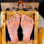 @PuppyDavey’s oiled paws in my stocks