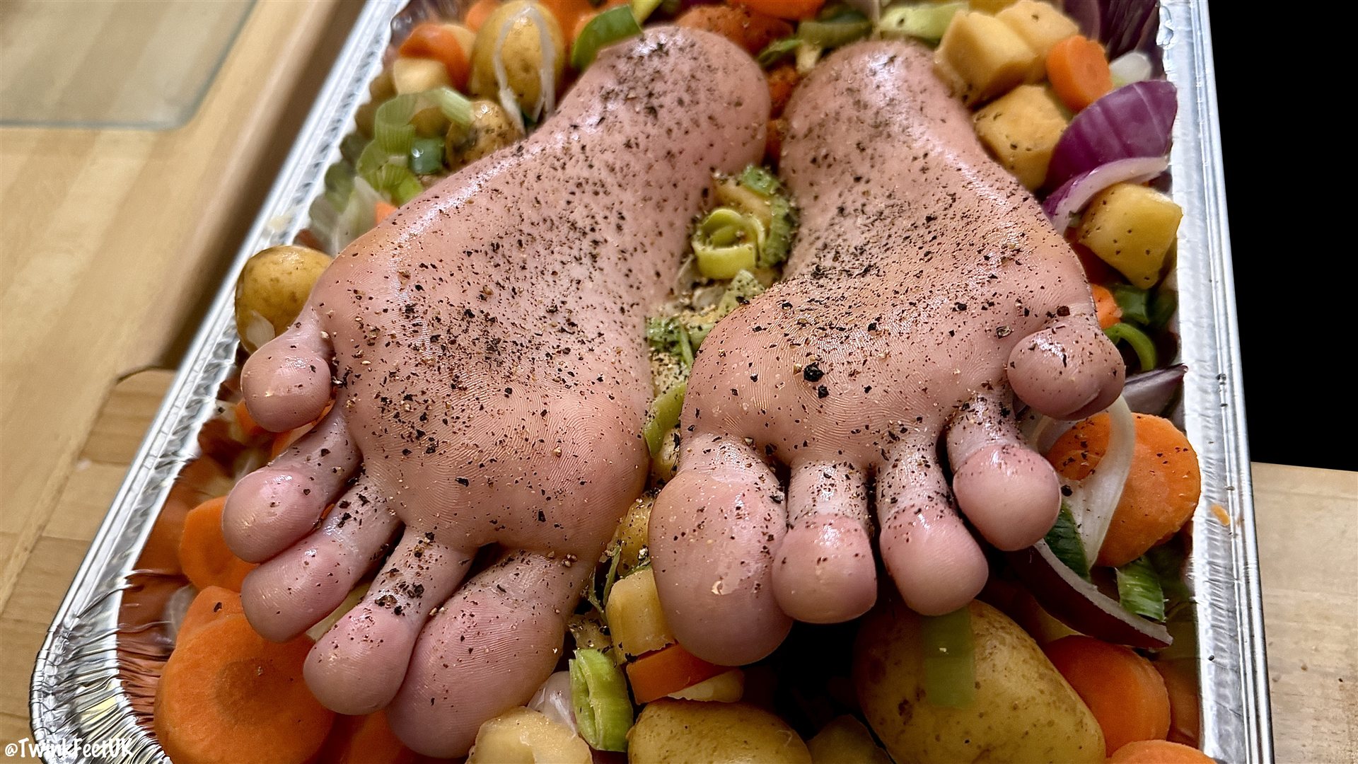 @sebsfeet2’s feet roast